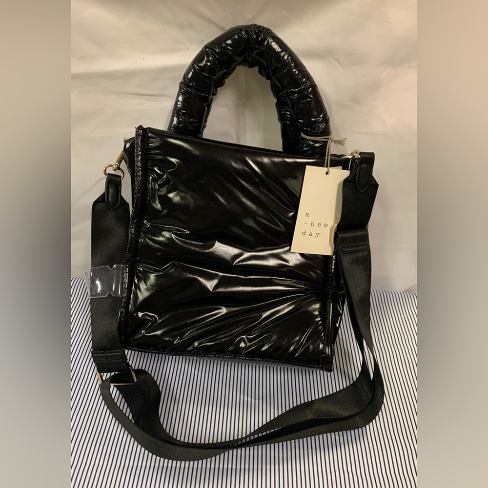 Boxy hand bag